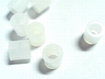 Kunststof afstandsbus rond wit 7,5mm Kunststof afstandsbus rond wit 7,5mm